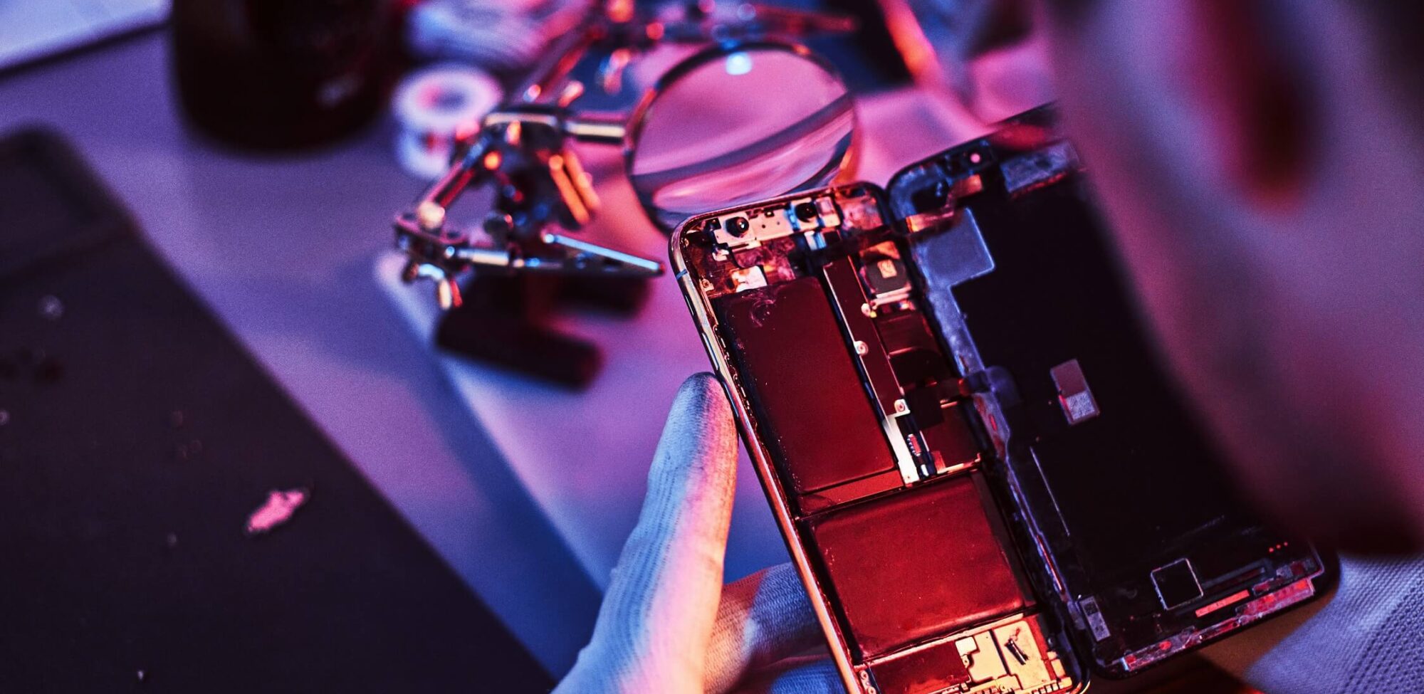 technician carefully inspect the internal parts of 2021 08 28 03 10 31 utc